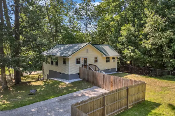 93 Rockaway Road, Falmouth, ME 04105