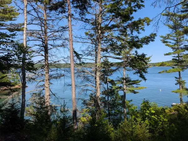 18 Birches Drive, Boothbay, ME 04537