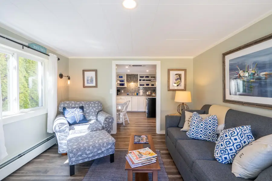 8 Railroad Avenue, Kennebunk, ME 04043 - #3
