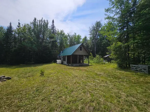 877 S Lagrange Road, Bradford, ME 04410