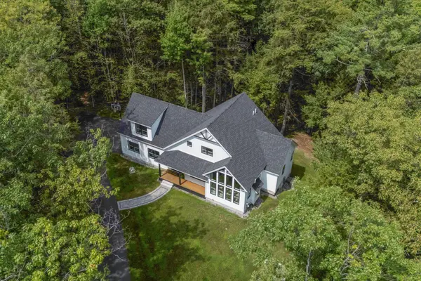 4 Red Oak Drive, Falmouth, ME 04105