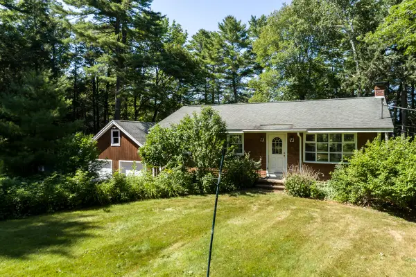 39 Spar Cove Road, Freeport, ME 04032