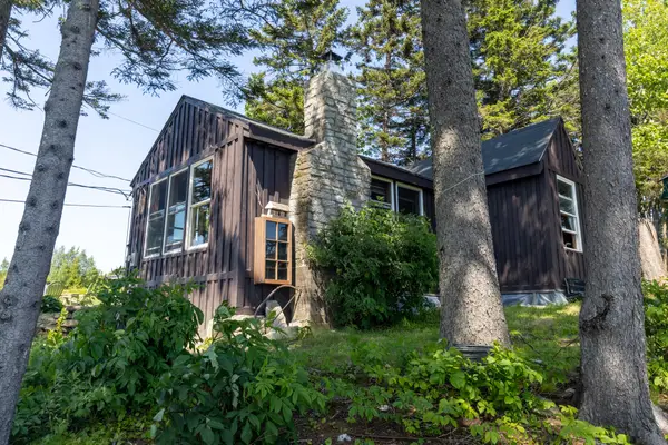 533 Mt Ephraim Road, Searsport, ME 04974