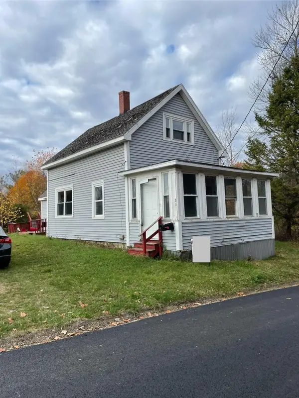 33 Pleasant Street, Calais, ME 04619