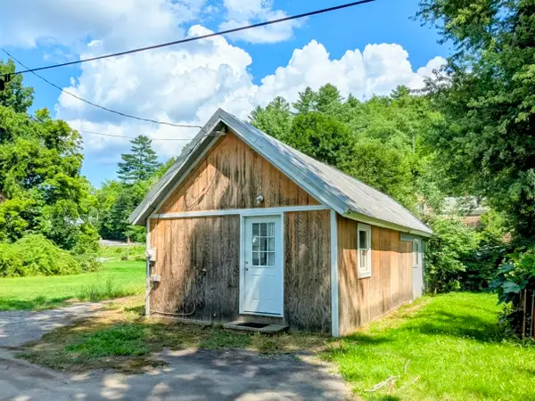 11 Collins Street, Bingham, ME 04920