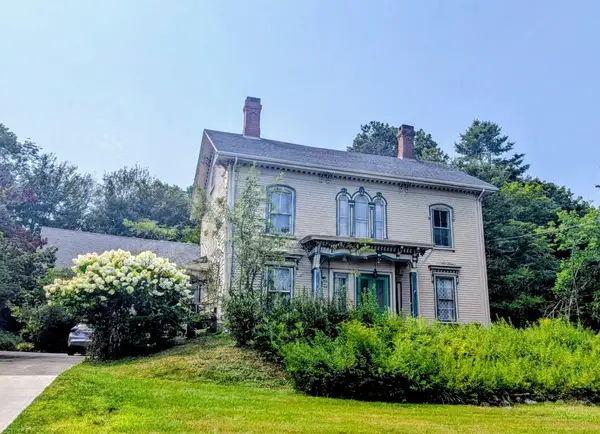 81 W Main Street, Searsport, ME 04974