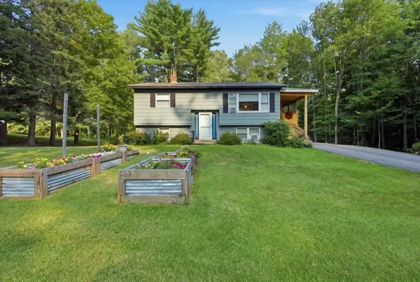 4 Frederick Avenue, Paris, ME 04281