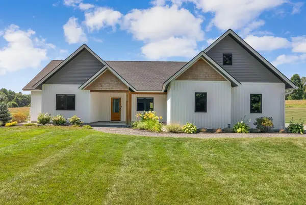 16 Dyer Lane N, Belgrade, ME 04917