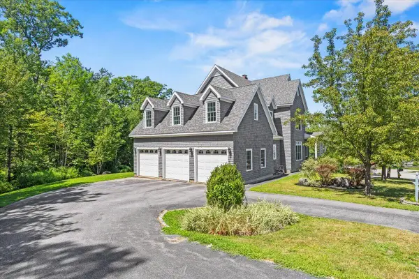 18 Oakwood Drive, South Portland, ME 04106