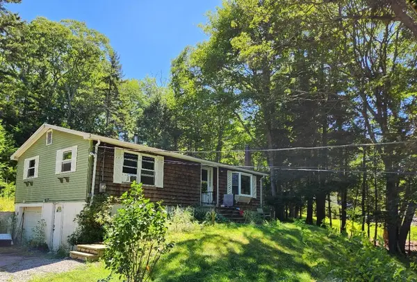 34 Hutchinson Drive, Boothbay Harbor, ME 04538