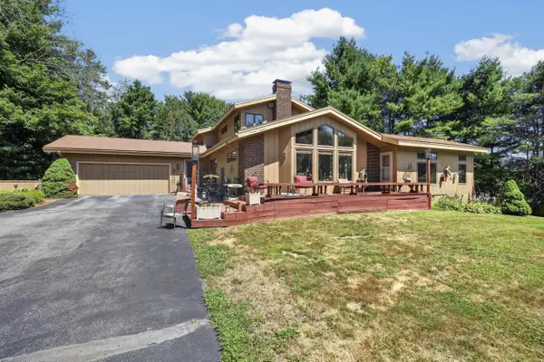 2 Brookfield Road, Falmouth, ME 04105