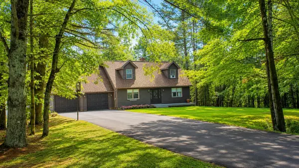 9 Pine Grove Avenue, Glenburn, ME 04401