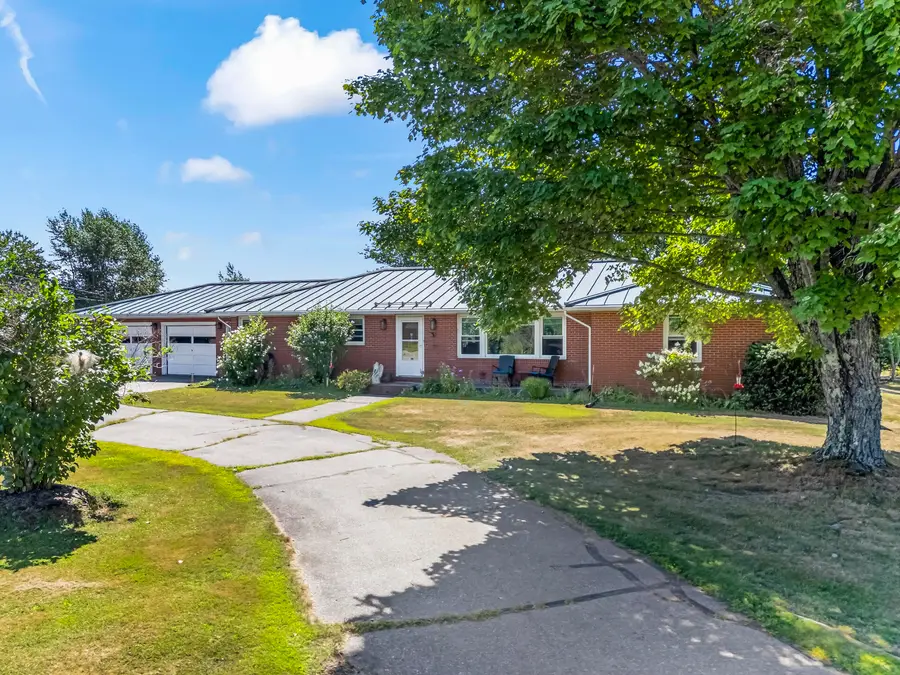 517 North Main Street, Pittsfield, ME 04967 - #2