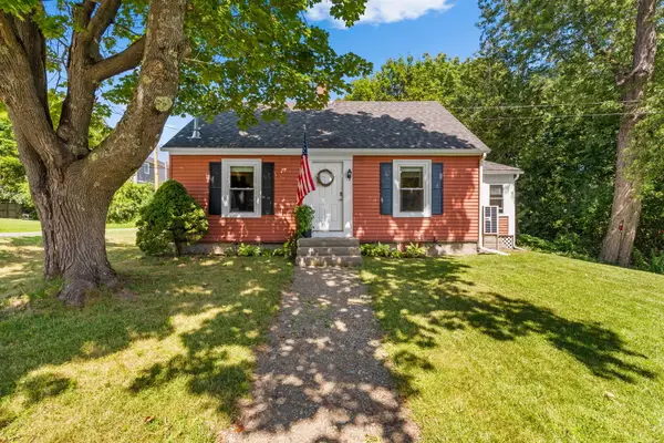 26 Ferry Street, Winterport, ME 04496