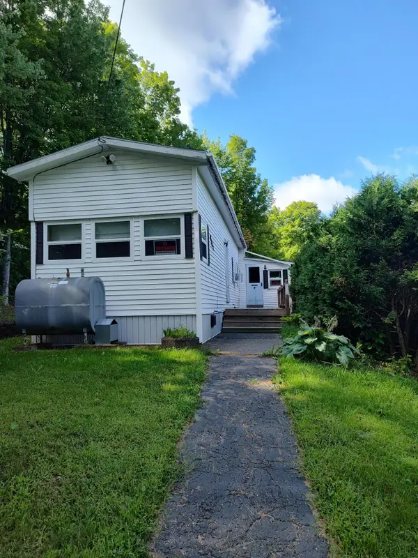 647 Dover Road, Dexter, ME 04930
