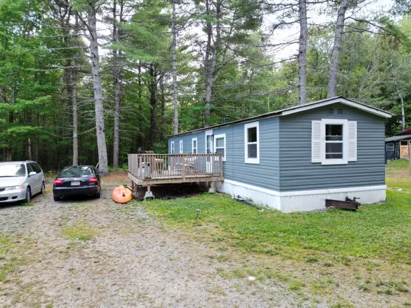 11 Clifford Lane, Lincoln, ME 04457