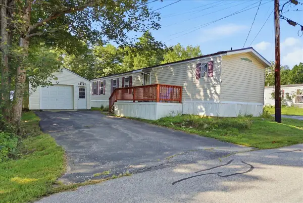 2 Hawthorn Drive, Norway, ME 04268