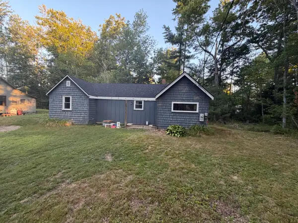 75 Pickering Street, Sebago, ME 04029