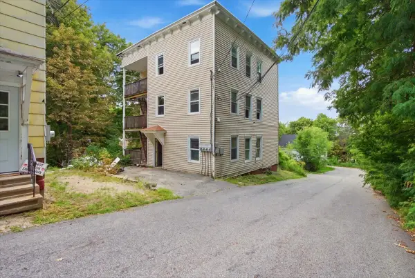9 Garnett Avenue, Lewiston, ME 04240