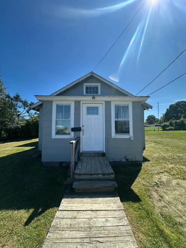 8 Michenor Street, Eastport, ME 04631