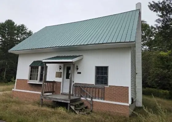 1423 Park Street, Livermore Falls, ME 04254