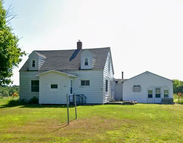 90 South Road, China, ME 04358
