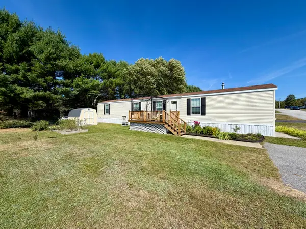13 Dunlop Avenue, Mechanic Falls, ME 04256