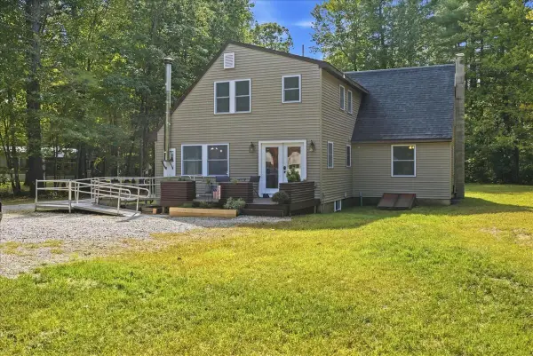 25 E Oxford Road, Oxford, ME 04270