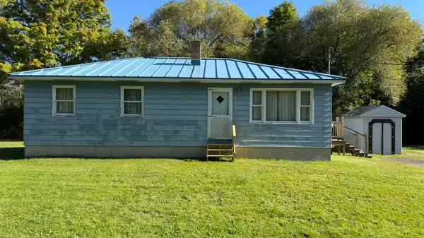 61 Town Farm Road, Sidney, ME 04330