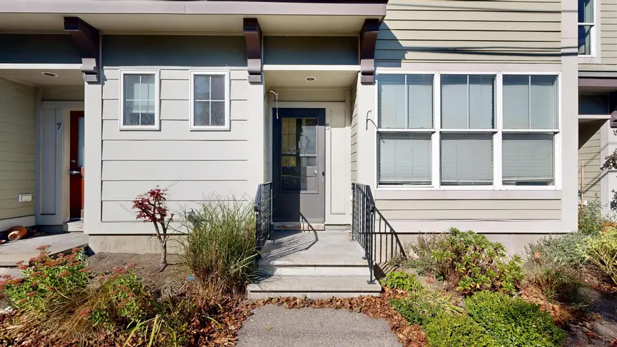5 Academy Street, Auburn, ME 04210 - #3