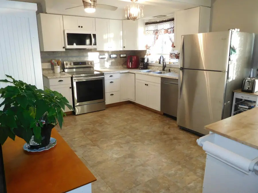 18 Richmond Avenue, Lewiston, ME 04240 - #2
