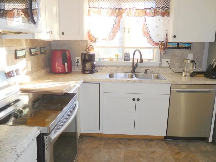 18 Richmond Avenue, Lewiston, ME 04240 - #3