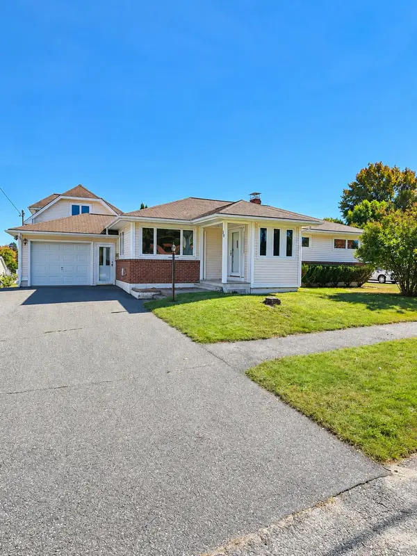 29 Eastern Avenue, East Millinocket, ME 04430