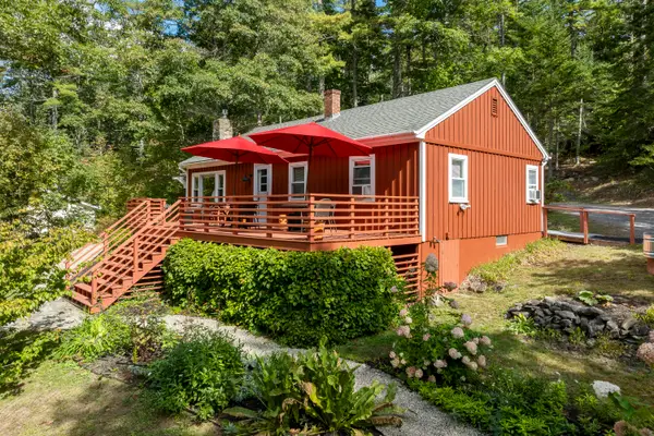 89 Lakeview Road, Boothbay Harbor, ME 04538