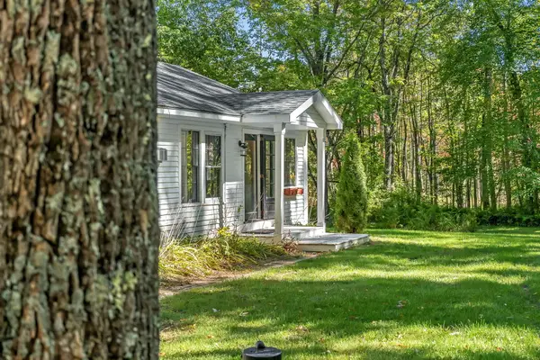 541 Camden Road, Hope, ME 04847