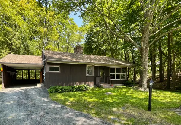 17 Oakwood Road, Cape Elizabeth, ME 04107