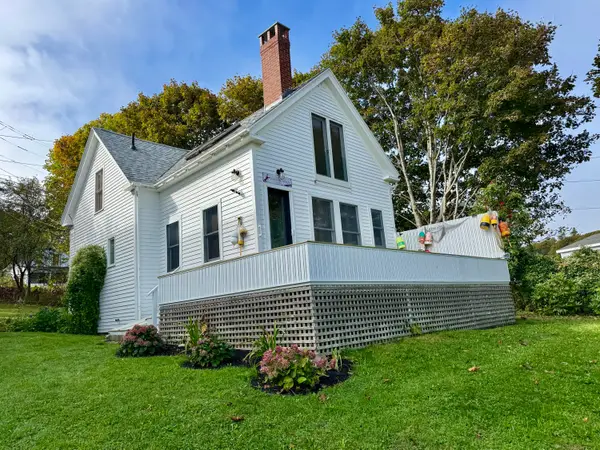 22 Washington School Road, Vinalhaven, ME 04863