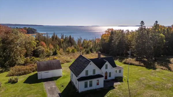 689 Main Road, Islesboro, ME 04848