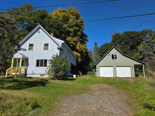 10 Saint Francis Street, Dexter, ME 04930