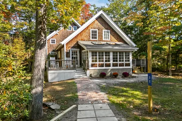 32 Hiawatha Trail, Boothbay, ME 04544