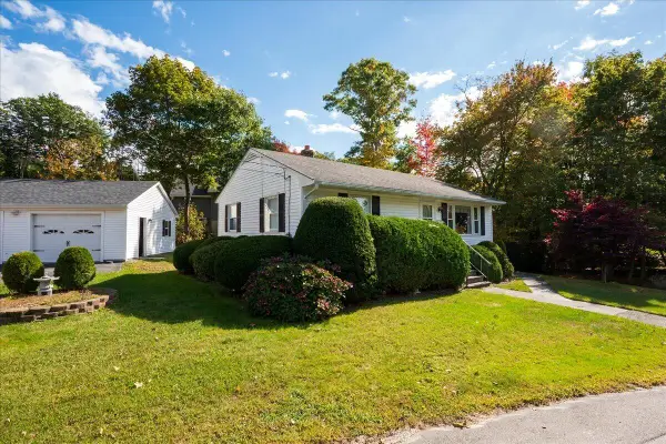 21 Kenney Field Drive, Boothbay Harbor, ME 04538