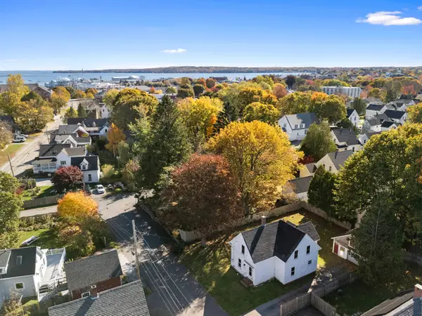 8 Hill Street, Rockland, ME 04841