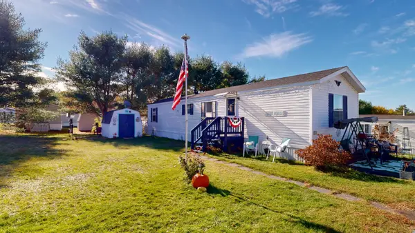 18 Dunlop Avenue, Mechanic Falls, ME 04256