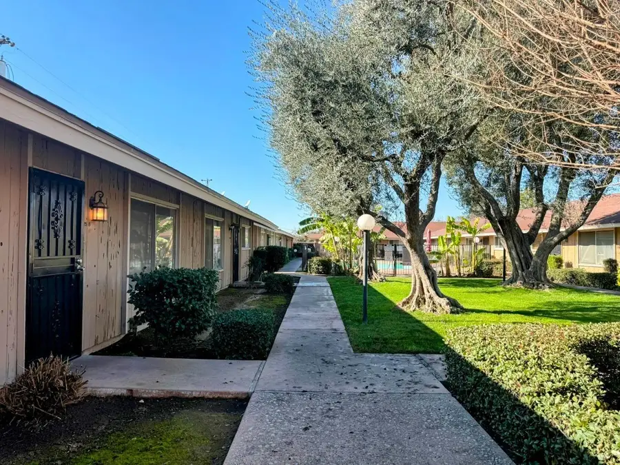 3725 N Fruit Avenue #B, Fresno, CA 93705 - Image #2