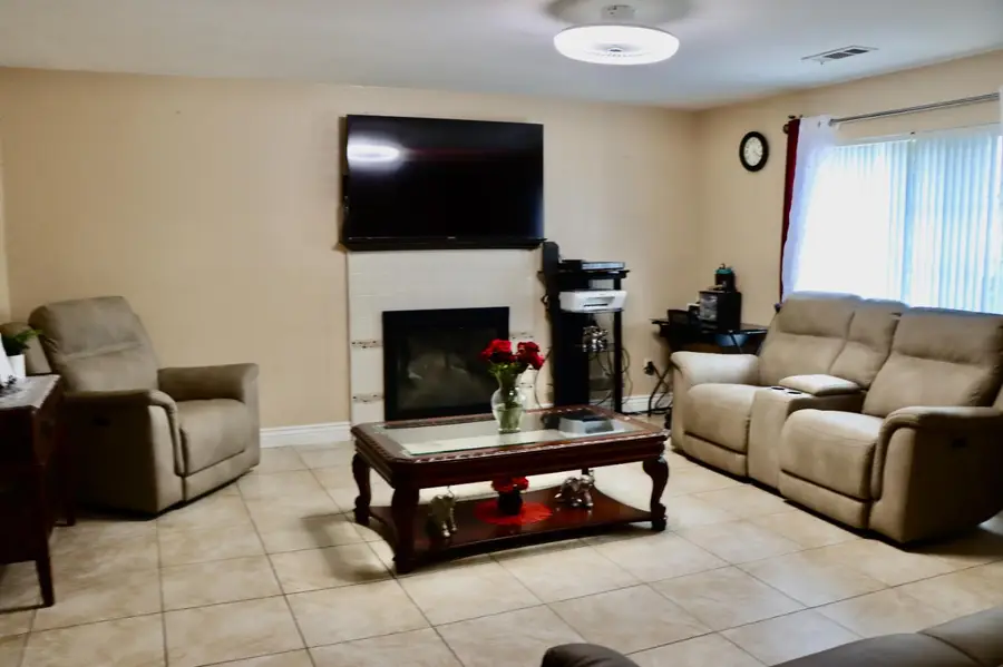 216 Barros Street, Patterson, CA 95363 - Image #2