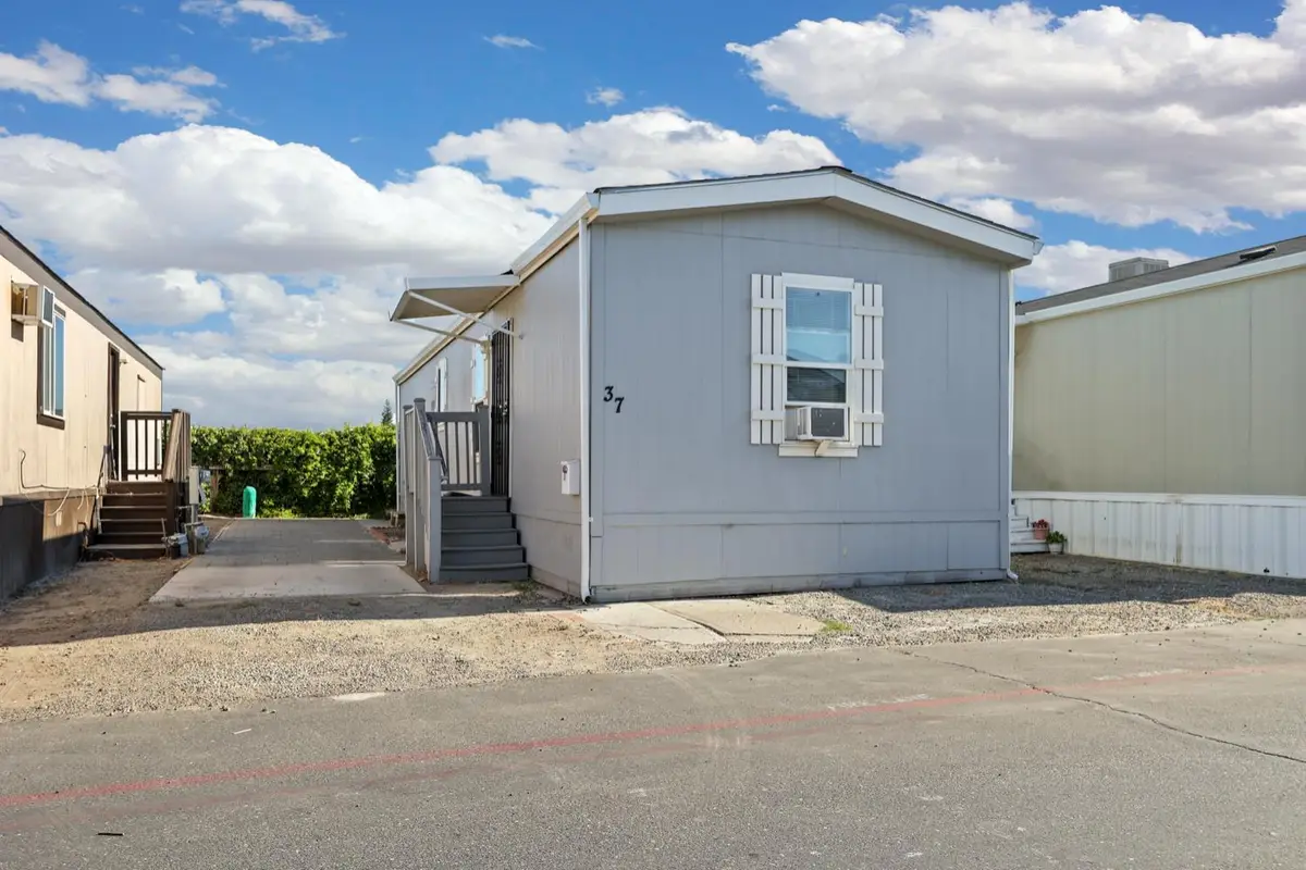 555 Moffat Blvd #37, Manteca, CA 95336 - Image #1
