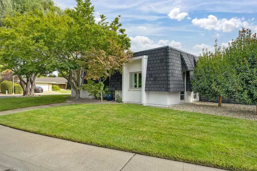 54 Greenway Circle, Sacramento, CA 95831 - Image #2