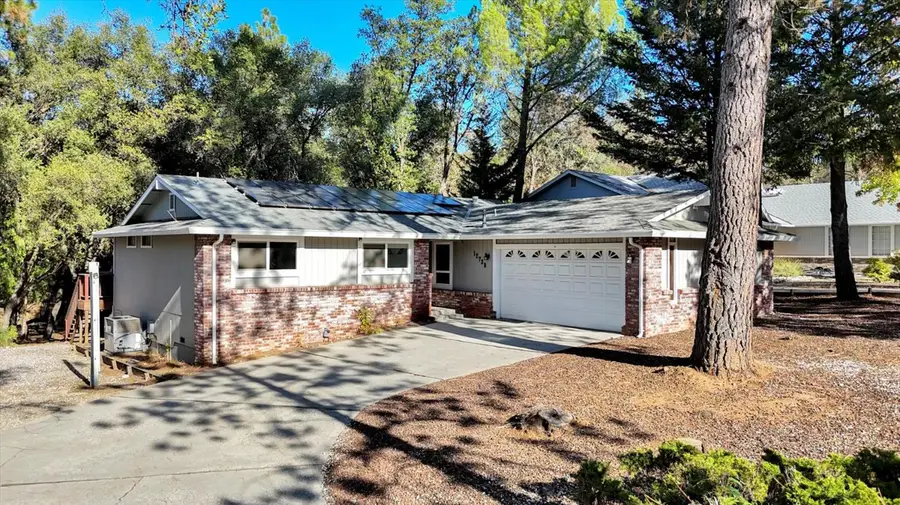 12739 Roadrunner Drive, Penn Valley, CA 95946 - Image #2