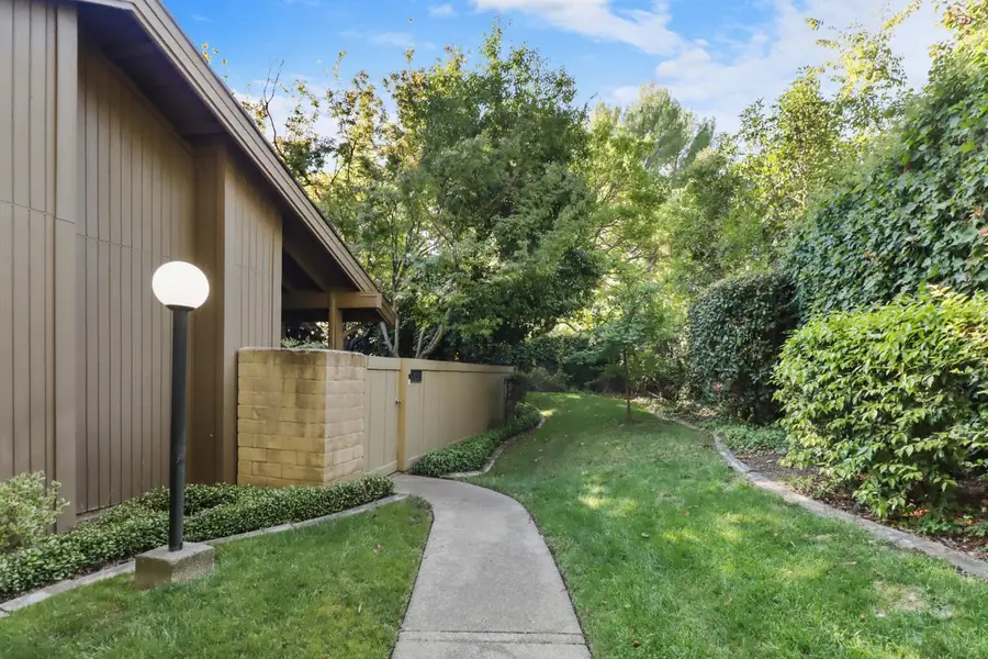 1833 Discovery Village Lane, Gold River, CA 95670 - Image #2