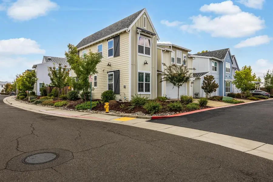 932 Farmhouse Way, Folsom, CA 95630 - Image #2